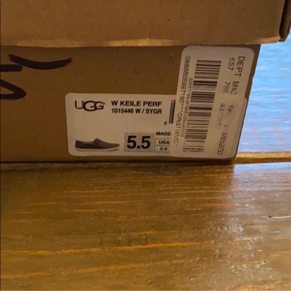 UGGS Keile perforated slip ons - Picture 3 of 3